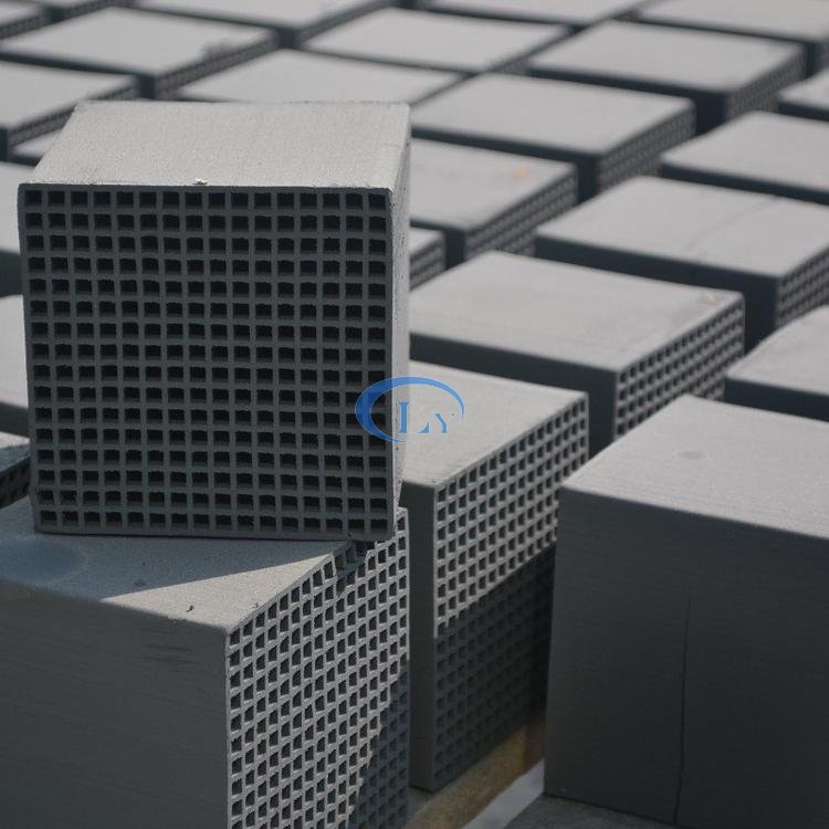 <a href='http://www.7usky.com' target='_blank'><u>蜂窩活性炭</u></a>