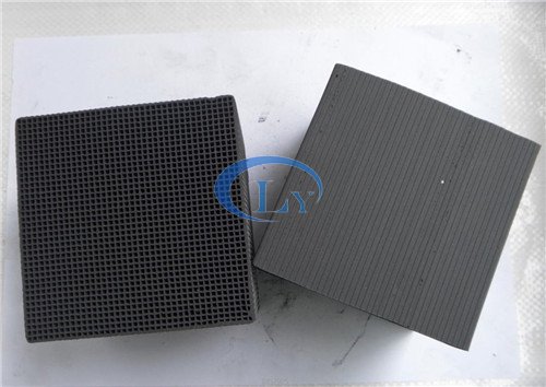 <a href='http://www.7usky.com' target='_blank'><u>蜂窩活性炭</u></a>